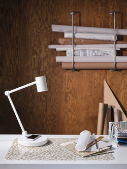 IKEA NYMÅNE  (ИКЕА НЙМÅНЕ)  -  Настольная лампа с зарядным устройством индуктивная, белая