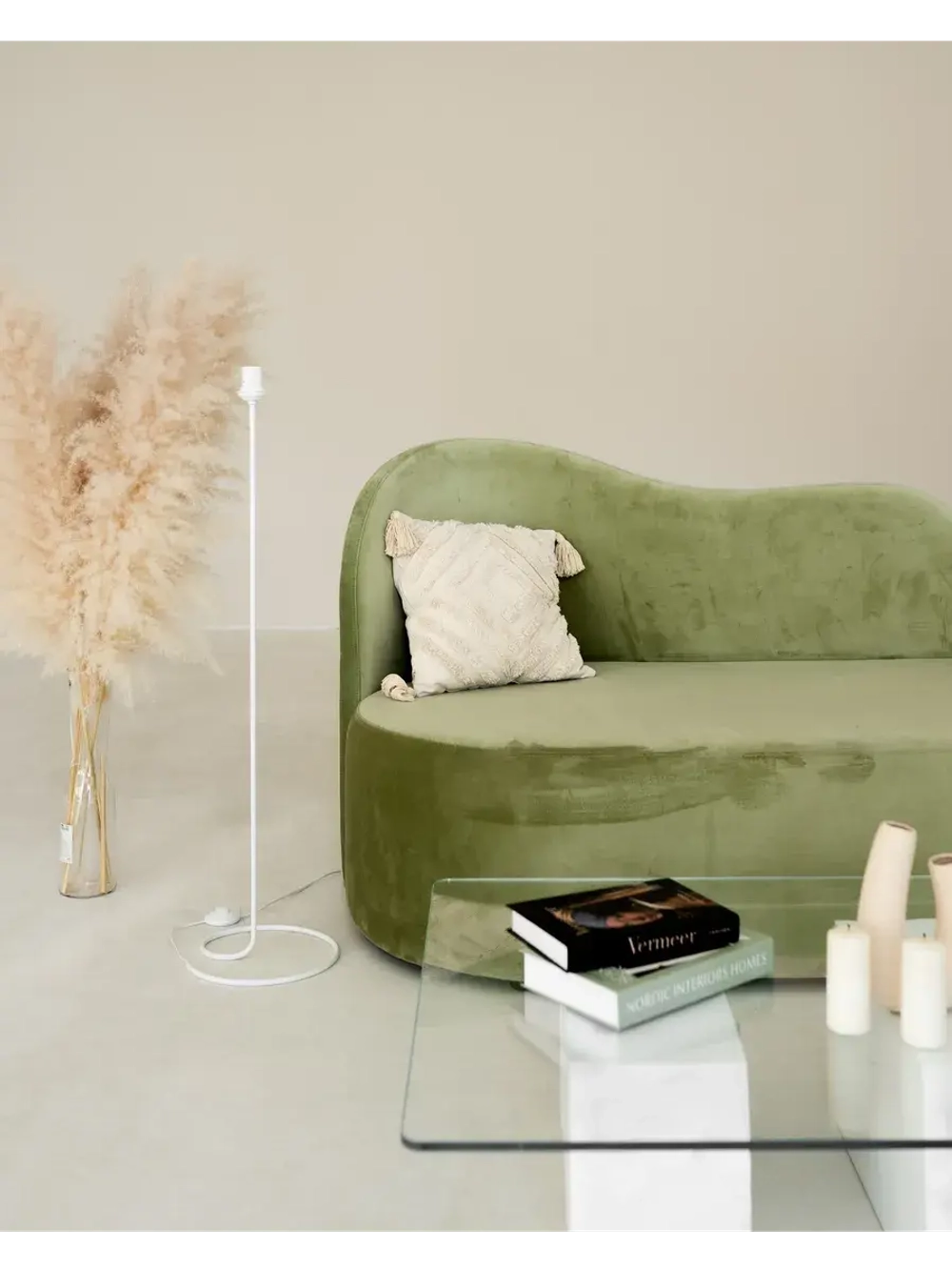 Торшер напольный с абажуром в гостиную современный