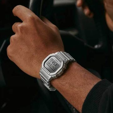 Наручные часы Casio G-Shock DW-5600FF-8DR