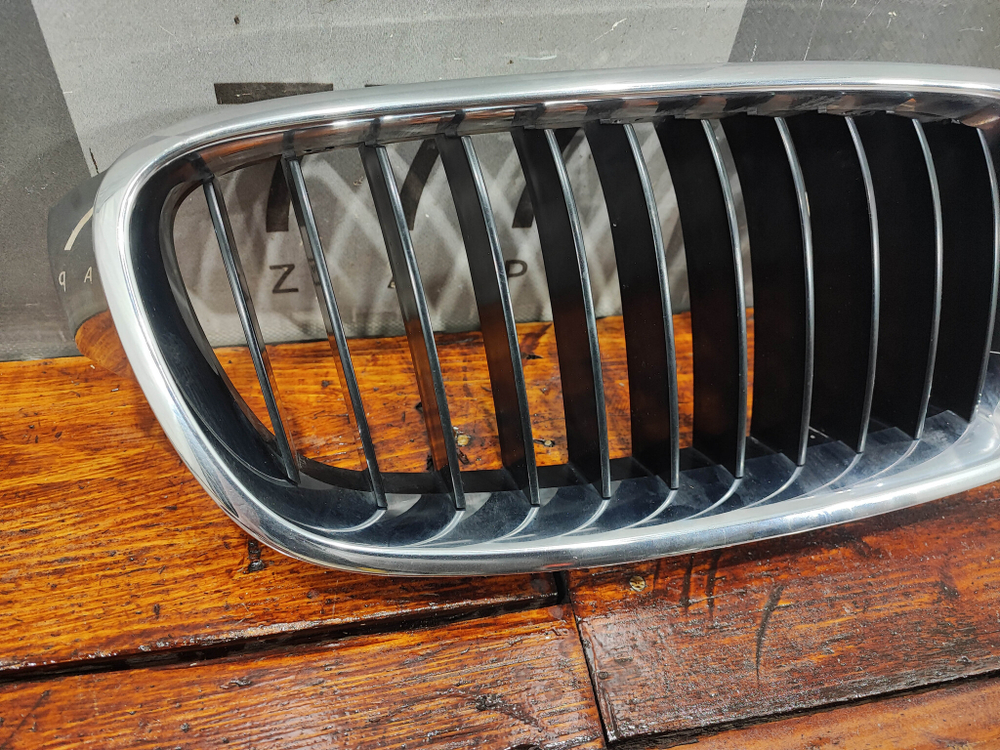 Решетка радиатора правая BMW 3-Series (F30) 11-16 Б/У Оригинал 51137405836