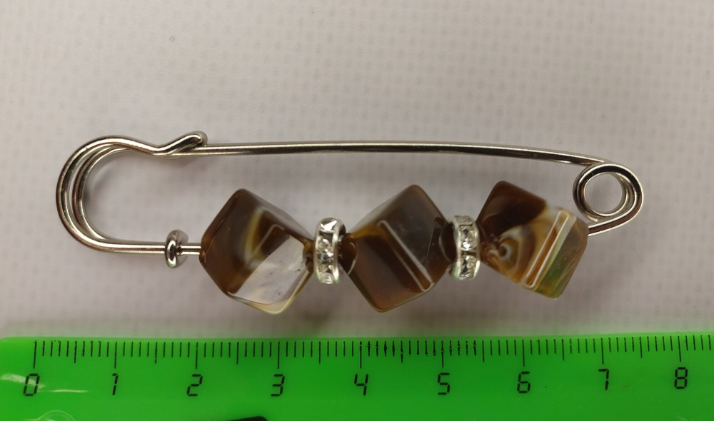 Булавка брошь "Коричневые камешки" для кардигана, пальто, платков, костюмов, шарфа, одежды .Цвет коричневый.