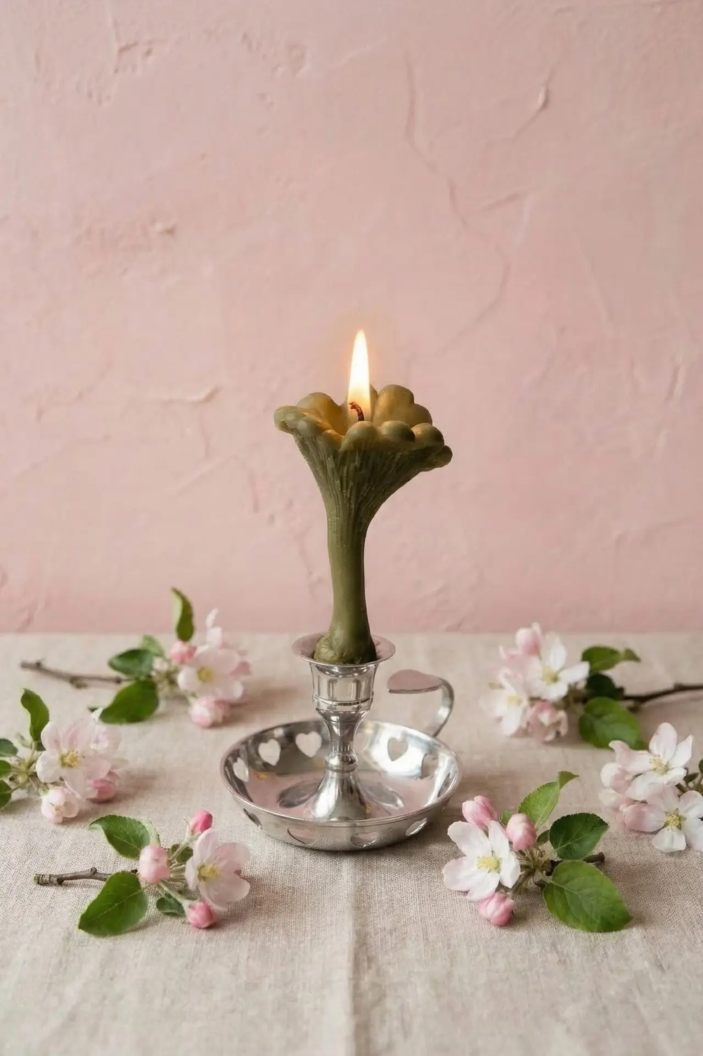 Свеча "Гриб Лисичка" цвета хаки