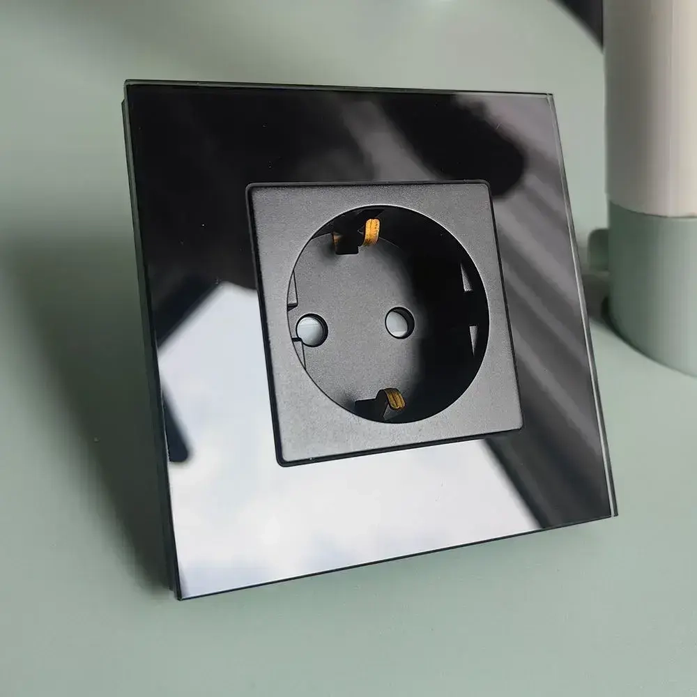 Розетка стеклянная одинарная с рамкой черная