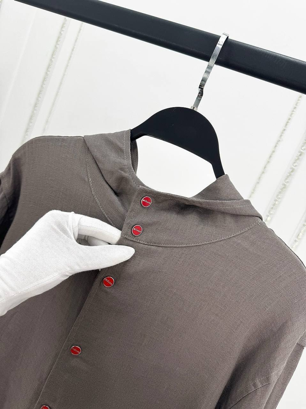 Льняной костюм Kiton