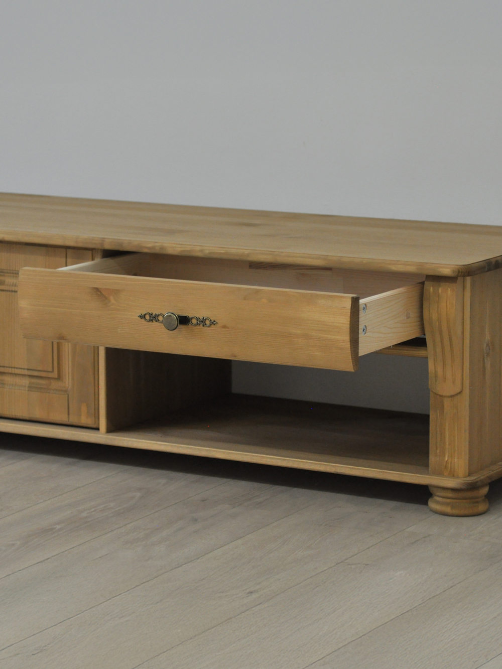 Тумба под телевизор Сюзанна, 180 см, с ящиками и полками, бейц