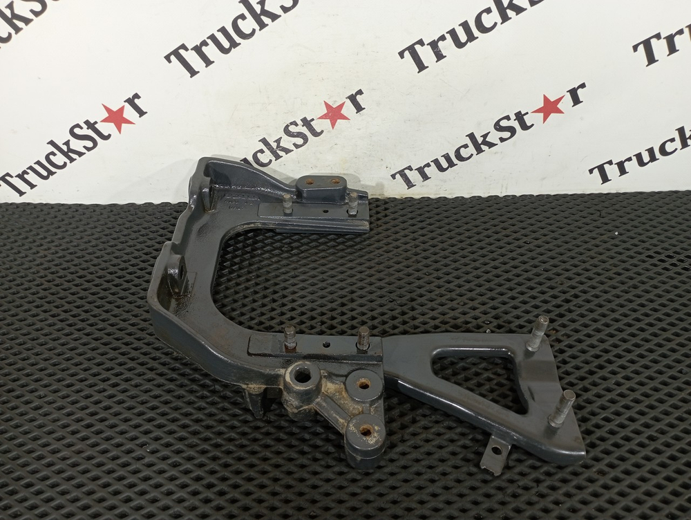 Кронштейн брызговика левого 2020г.