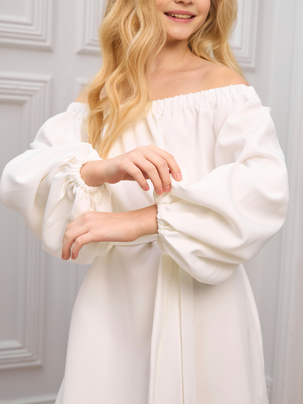 Платье нарядное для девочки молочное