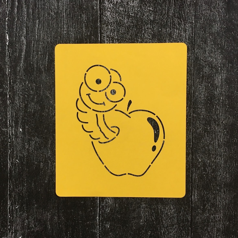 Яблоко №7 с червячком