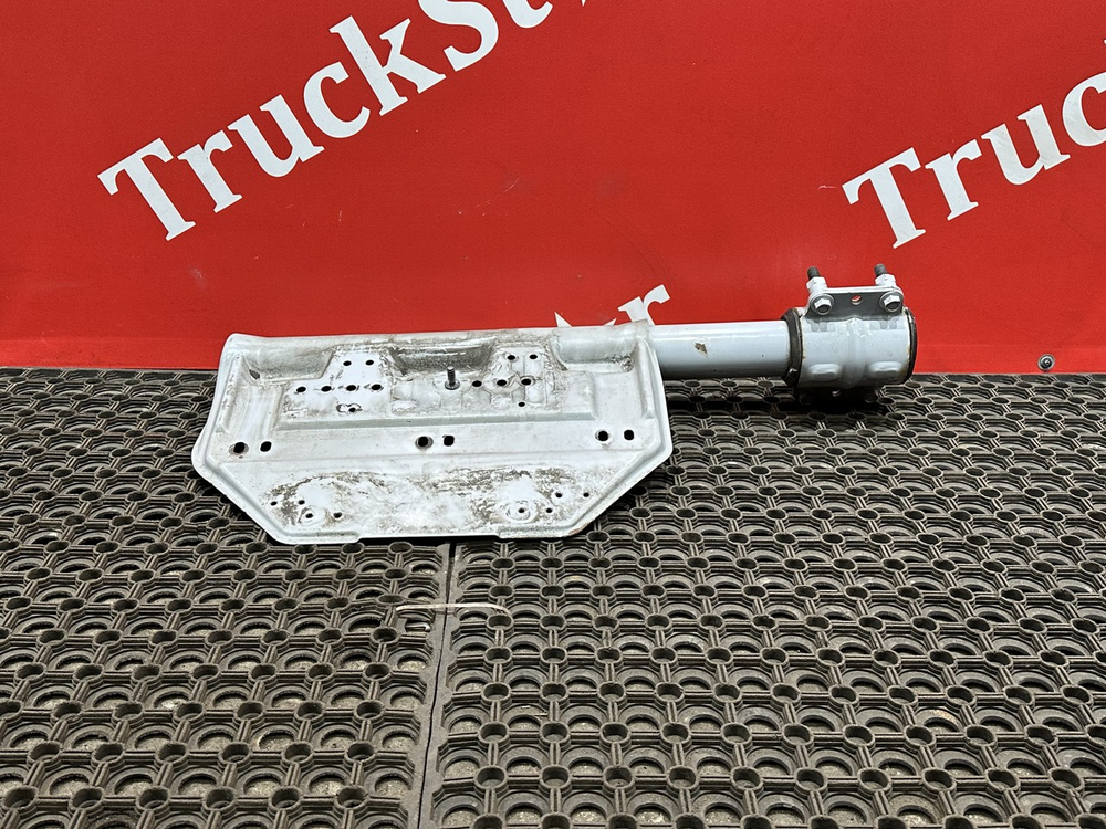 Кронштейн крыла заднего левый 2018г