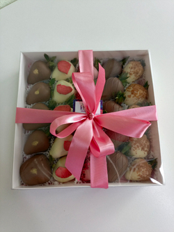 Клубника в шоколаде " Приятный сюрприз"