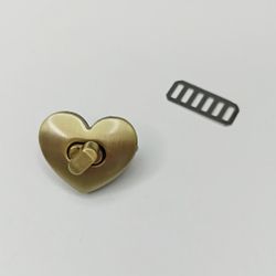 Замок вертушка на винтах 25*30 сердце Антик