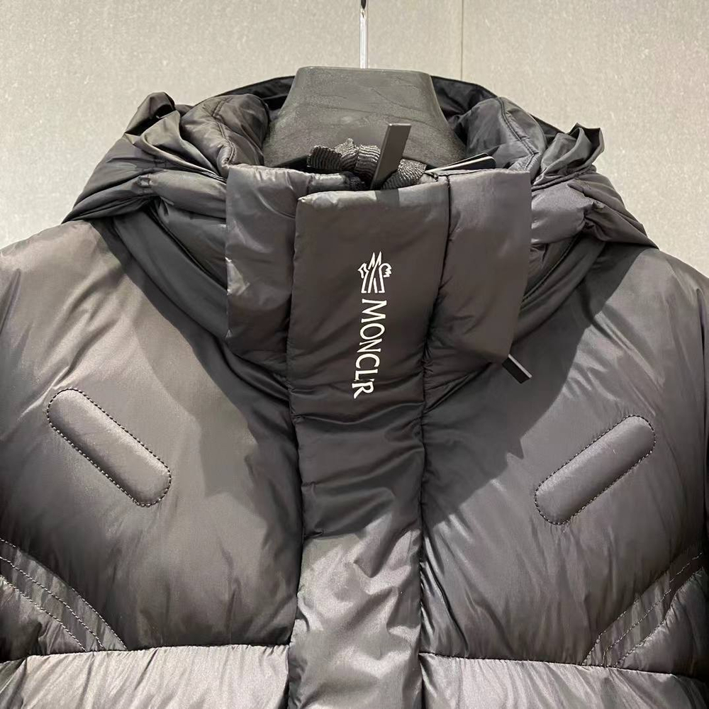 Пуховик Moncler