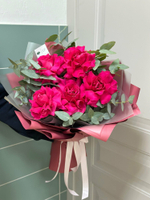 Букет Liana Flowers, каскадный, из французских роз, 5 шт, высота 60 см, с эвкалиптом