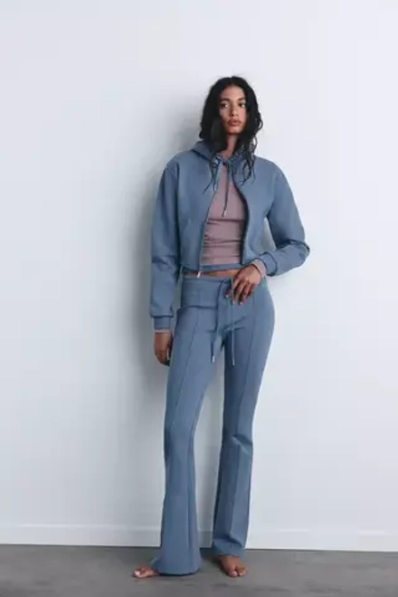 ZARA УКОРОЧЕННОЕ ХУДИ ИЗ ИНТЕРЛОКА, ВЫЦВЕТШИЙ СИНИЙ