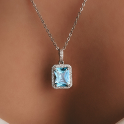 Колье Queen с голубым топазом и белыми топазами