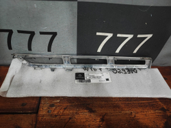 Молдинг решетки радиатора Mercedes GLS X167 19- Б/У Оригинал A1678883900