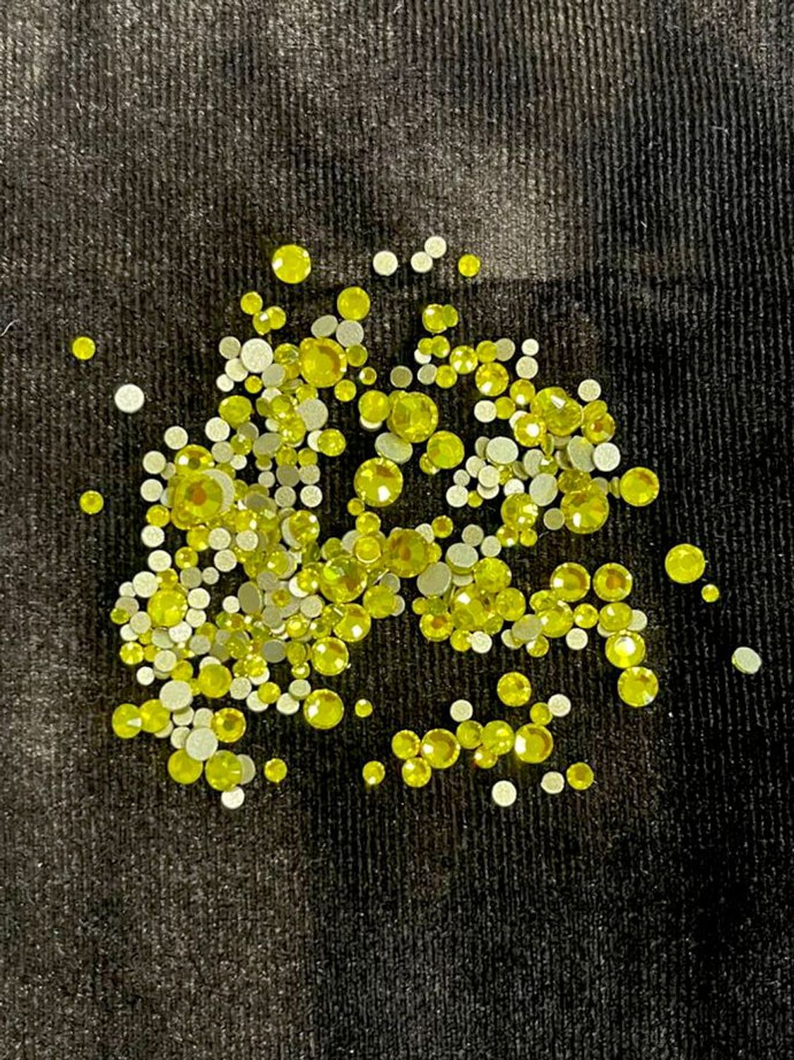 Стеклянные стразы  (размер микс) 1140шт, цвет желтый