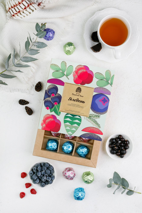 Ягодень Ассорти / малина, шишка, черника, черная смородина / коробка / 200 г / ТМ Сибирский кедр