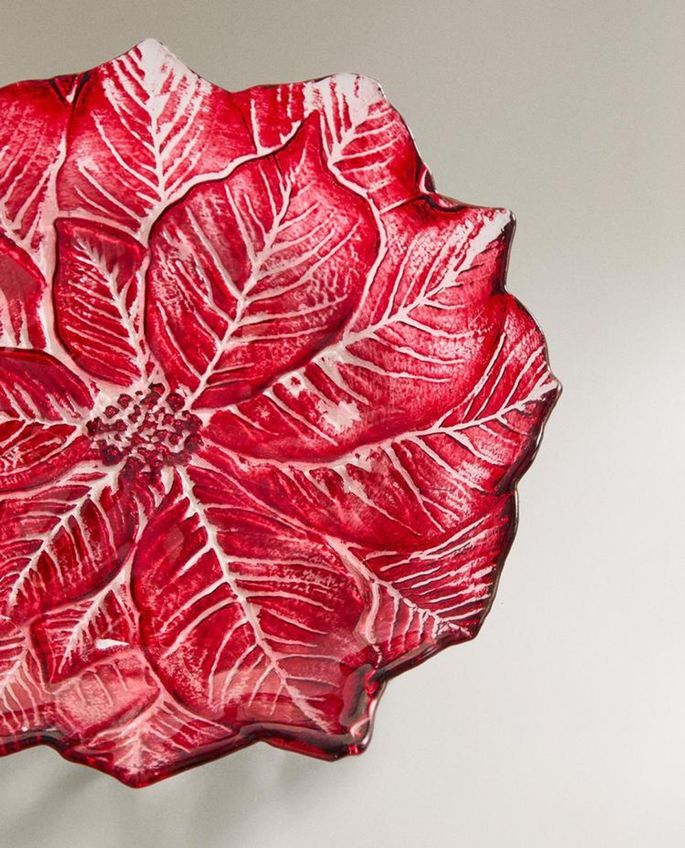 ZARA HOME НОВОГОДНЯЯ ДЕСЕРТНАЯ ТАРЕЛКА ИЗ СТЕКЛА В ФОРМЕ ЦВЕТКА, КРАСНЫЙ