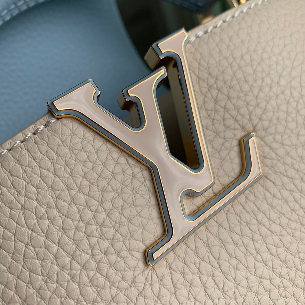 Louis Vuitton Capucines MM