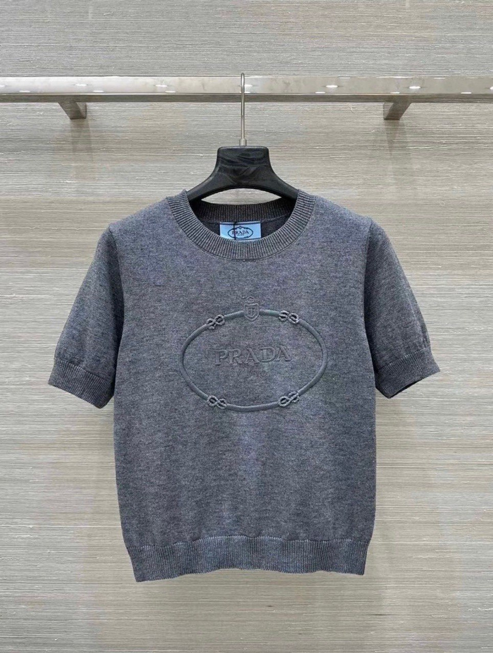 Футболка Prada