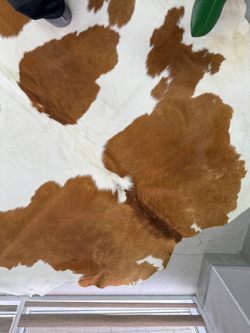Коровья шкура на пол натуральная. 200 х 190 см