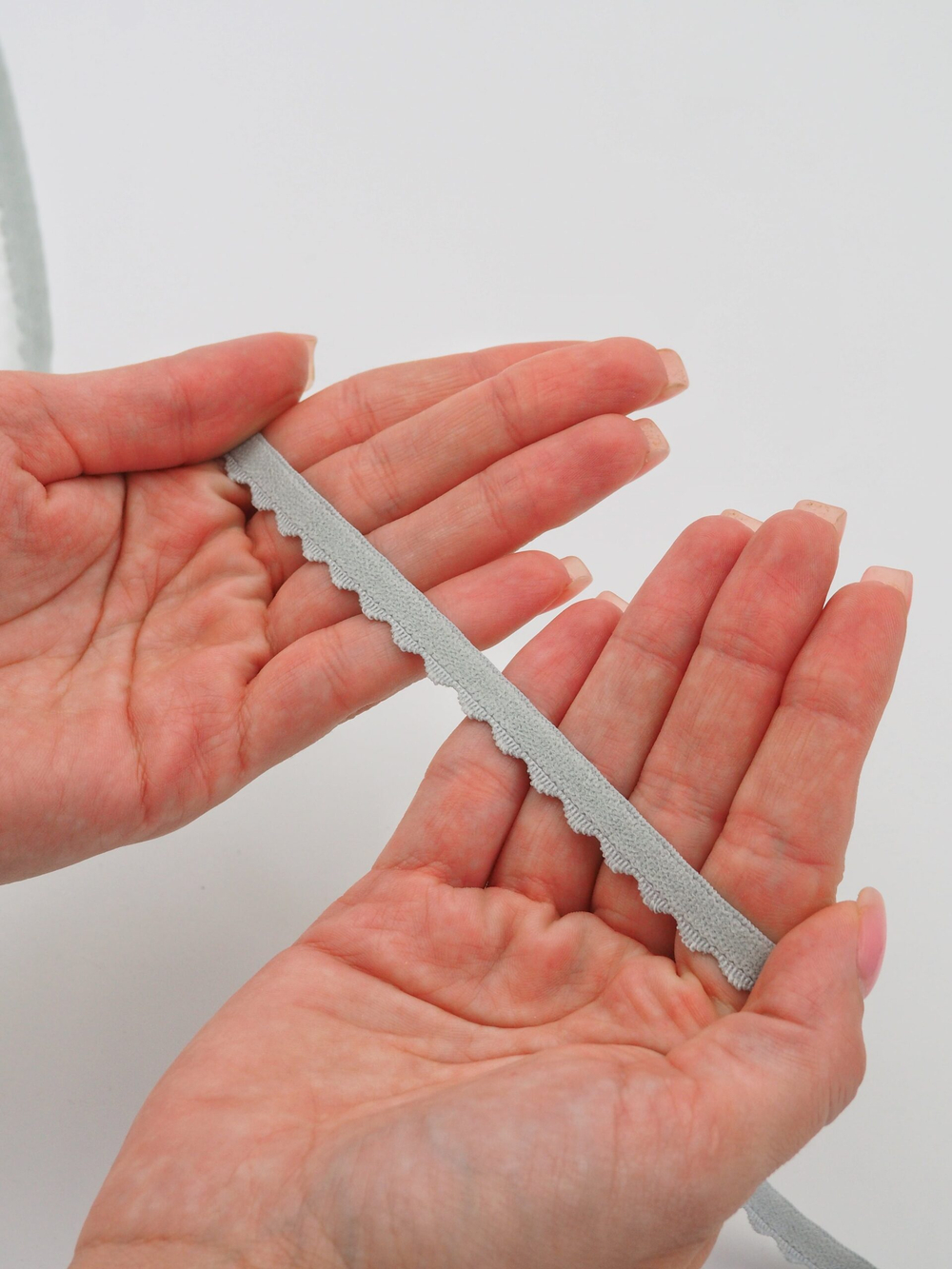 Бельевая резинка светло-серая ширина 8 мм с учетом фестона