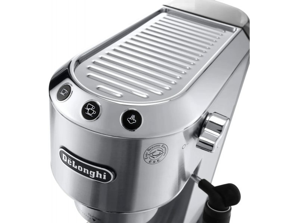 Кофеварка DeLonghi EC685.M серебристый