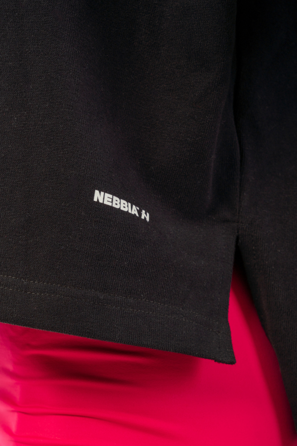 Женская укороченная футболка Nebbia 417 Loose Fit “The Minimalist” Crop Top Black