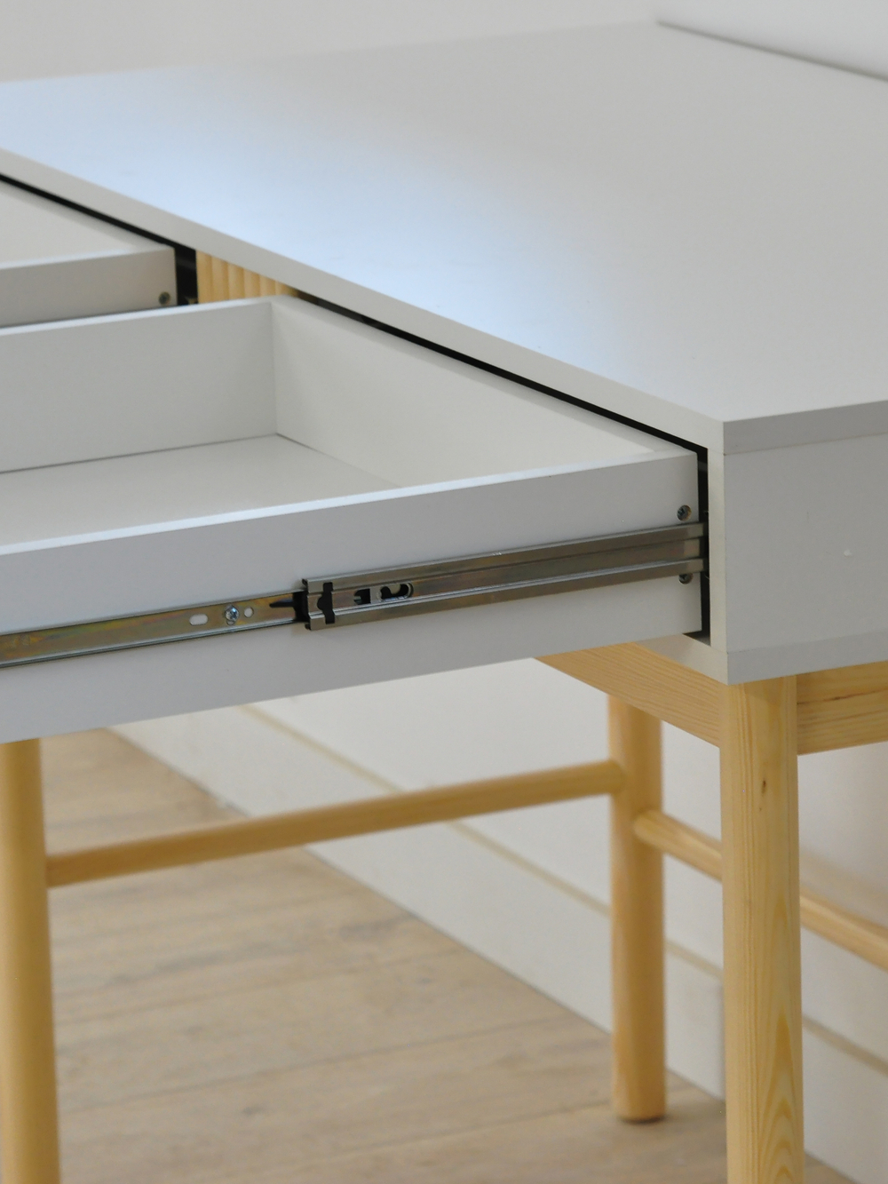 Стол письменный с Ола, дизайнерский, 120х60х79 см