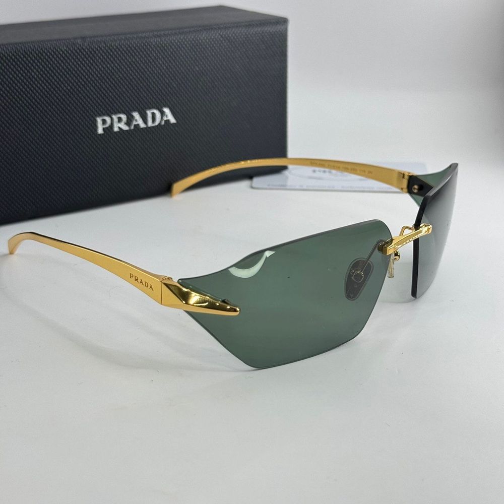 Солнцезащитные очки Prada