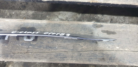 Молдинг решетки радиатора левый нижний Mercedes C-Class (W205) 14-18 Б/У Оригинал A2058880273