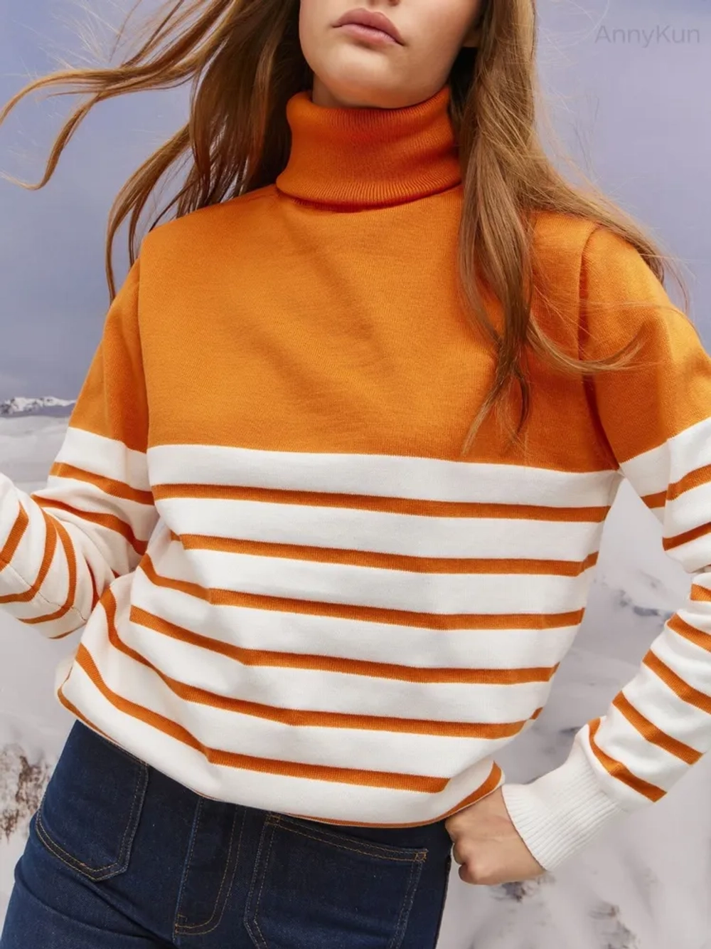 Свитер женский в полоску с горлом