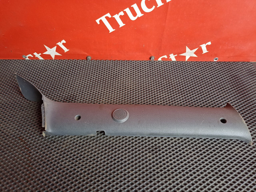 Накладка стойки лобового стекла правая