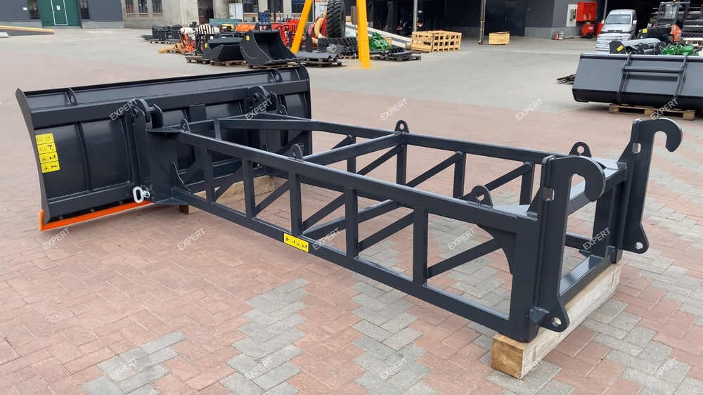 Отвал-буртовщик на фронтальный погрузчик