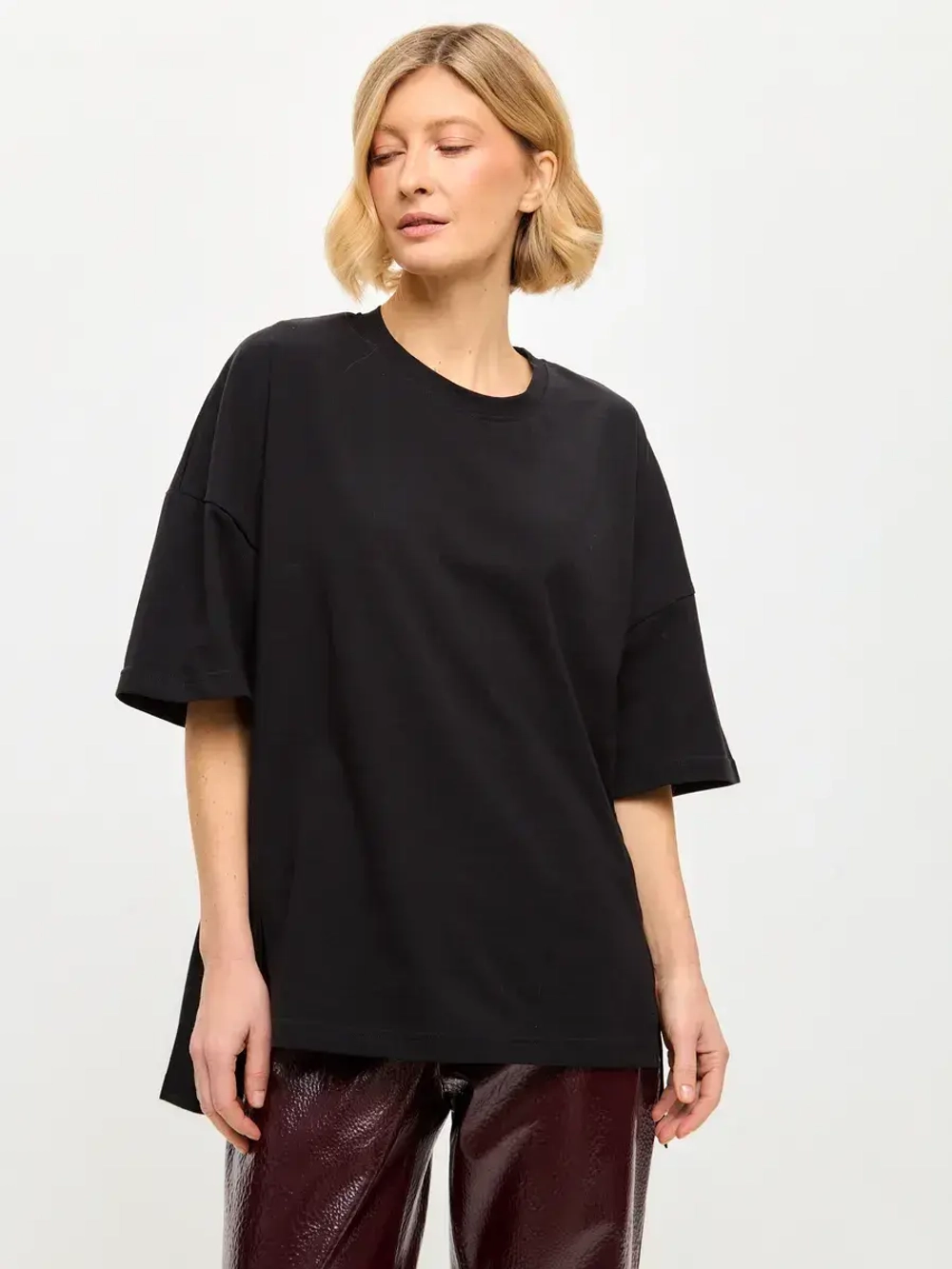 Футболка оверсайз удлиненная с разрезами по бокам