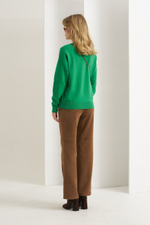 Джемпер с медведем зеленый