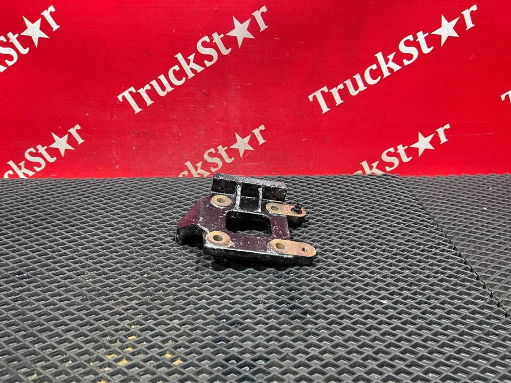 Кронштейн двигателя 2024г