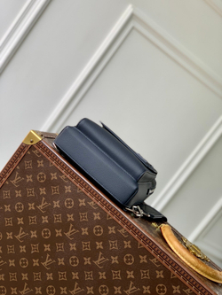 Louis Vuitton Pilot Slingbag