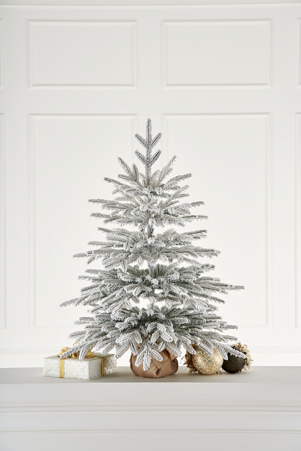 Ель настольная заснеженная Семирамида 0,9 м пенек+мешковина 100% Литые веточки МаксКристмас