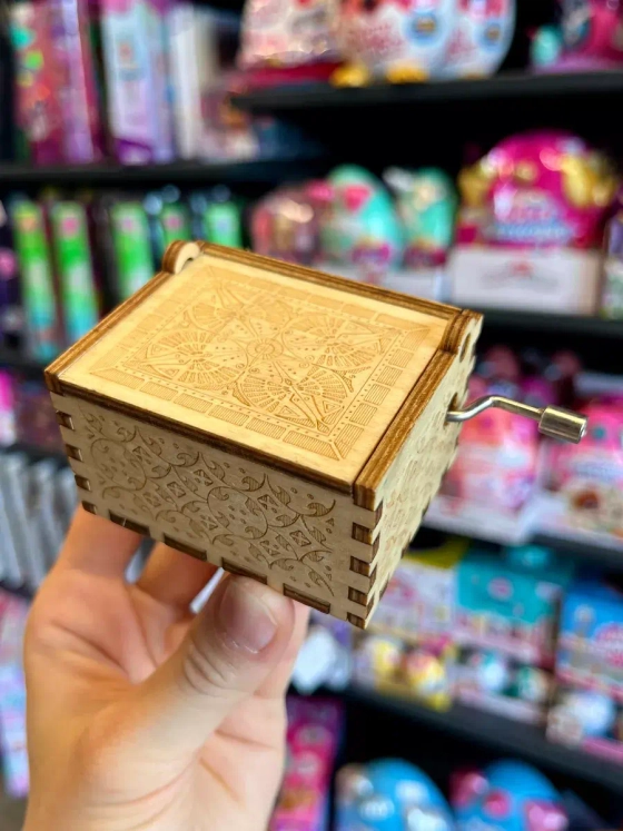 Музыкальная шкатулка детская Красавица и Чудовище деревянная