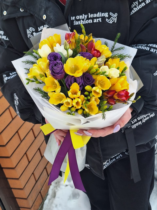 Букет из аромтаных фрезий