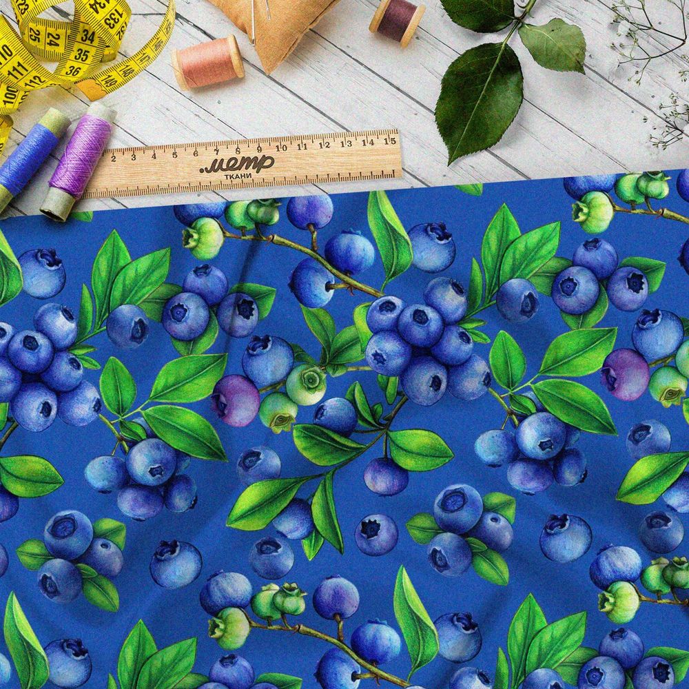 Ткань атлас спелая черника на синем фоне