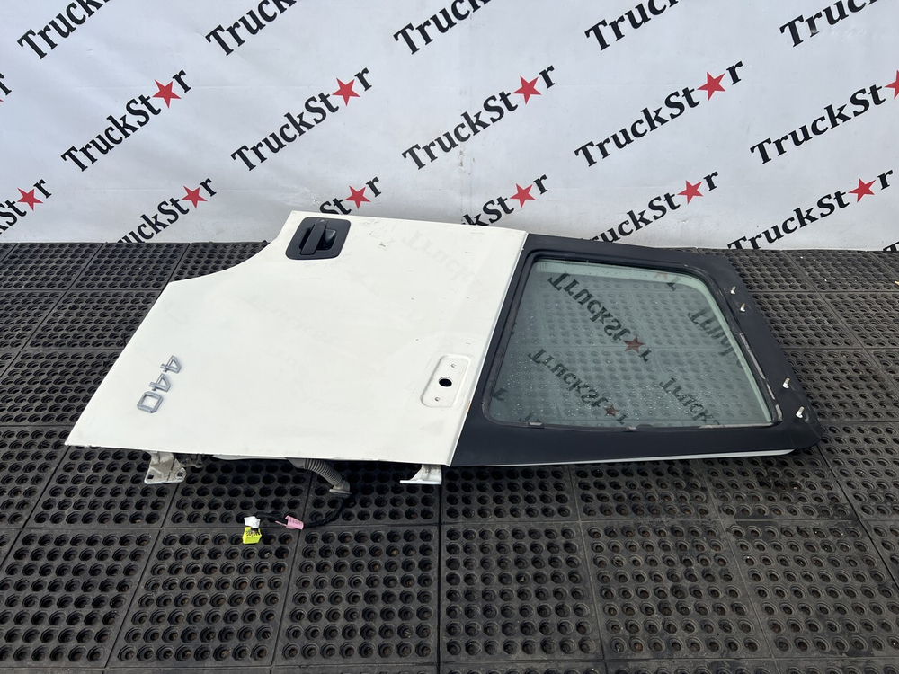 Дверь правая в сборе 2023г