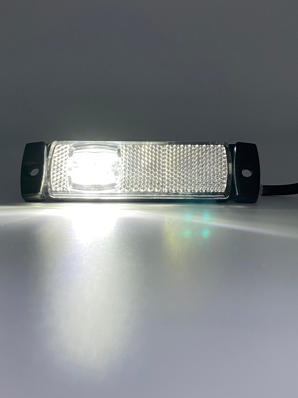 Фонарь габаритный светодиодный Fristom FT-018 B LED белый