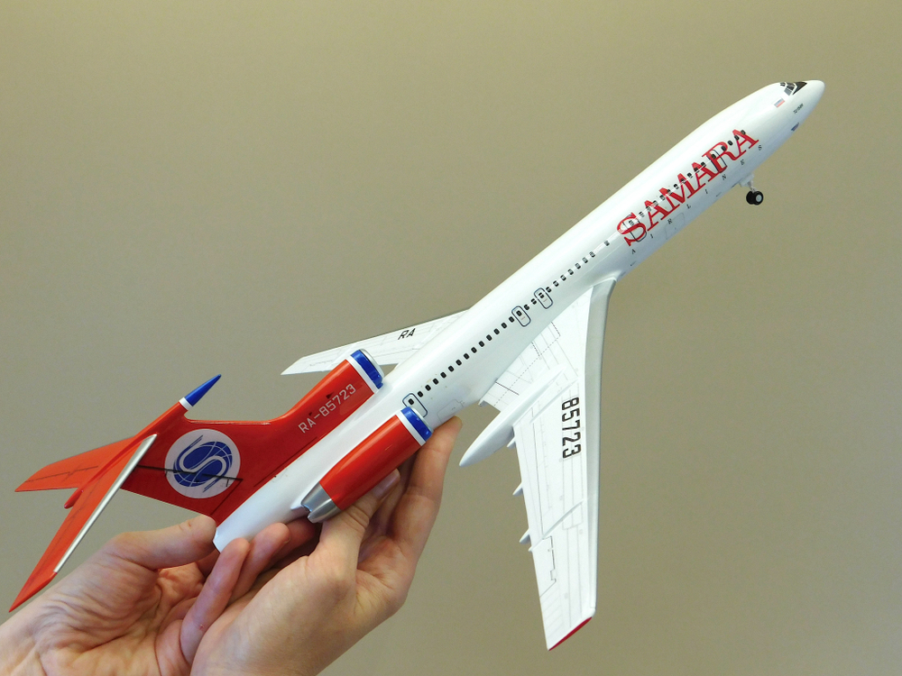Модель самолета Ту-154М (М1:100, Самара) с шасси