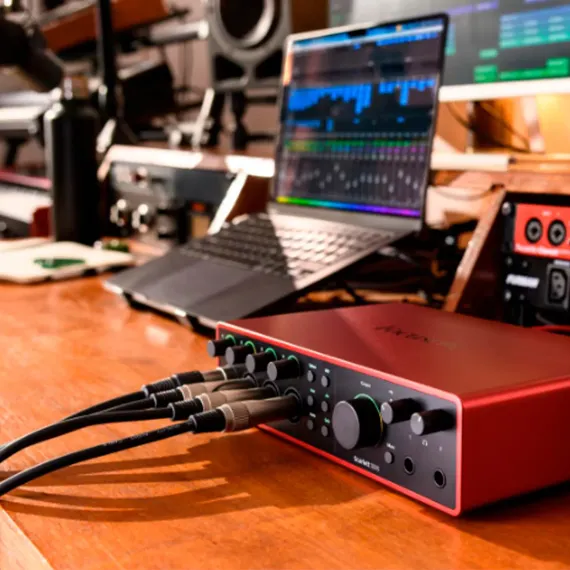 Focusrite Scarlett 18i16 4th Gen Red