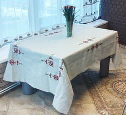 Скатерть столовая с вышивкой