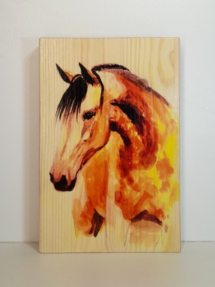 Панно на дереве. Лошадь буланая
