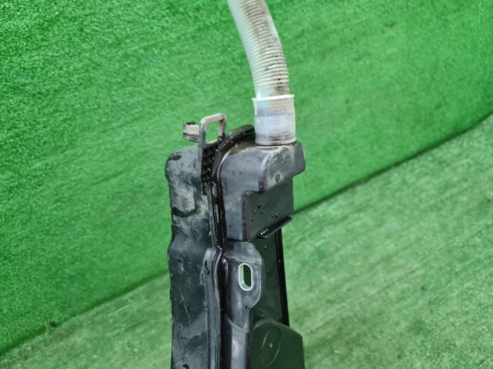 Бачок омывателя BMW X3 G01 (2017-2024)